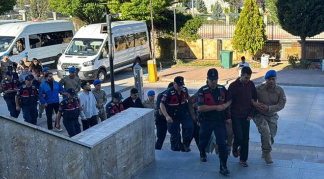 Uşak Belediyesinde sigortalı gösterilip Özkan Yalım’ın işletmelerinde çalışanlara yönelik operasyonda yakalananlar adliyede
