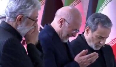 İranlı liderler Hamaney’in tabutu başında gözyaşlarına boğuldu