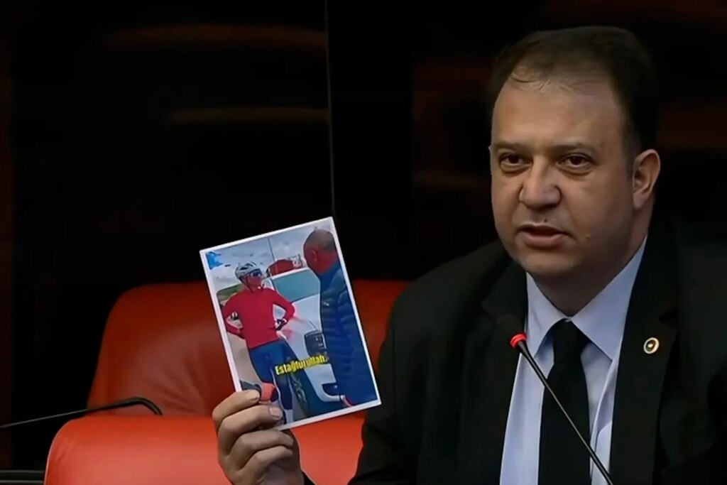 CHP'li vekil valiyi spor kıyafetiyle eleştirdi, validen yanıt