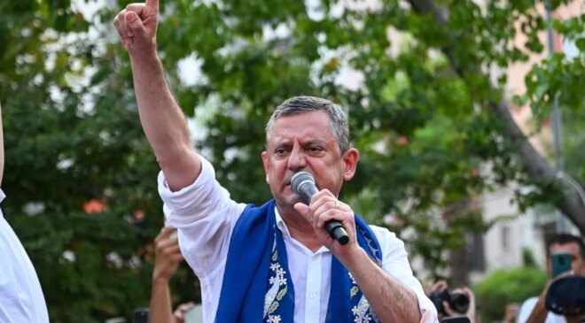 Özgür Özel, yeni parti için ilk kez tarih verdi! Yeni oluşumun ismi ise…