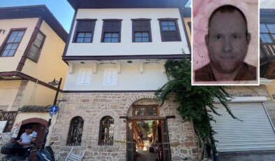 Rusya dönüşünde, Alman sevgilisini evde ölü buldu