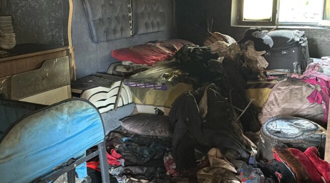Yoldan geçen TIR sürücüsü fark etti, 22 kişilik aile faciadan döndü