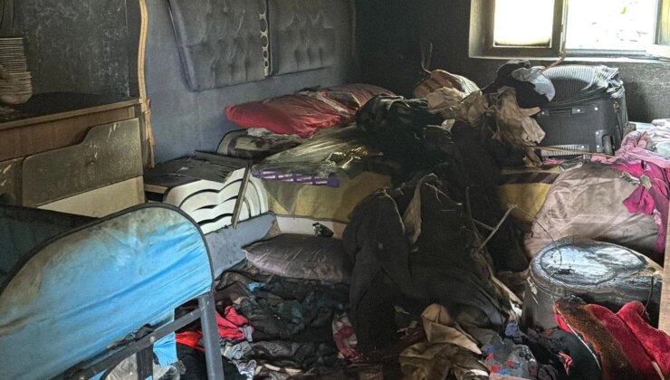 Yoldan geçen TIR sürücüsü fark etti, 22 kişilik aile faciadan döndü