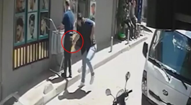 İstanbul’da akılalmaz olay! Tıraşı beğenmedi berberi bıçakladı