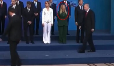 Aile fotoğrafında dikkat çeken an! Meloni, Trump’ı görünce başını çevirdi