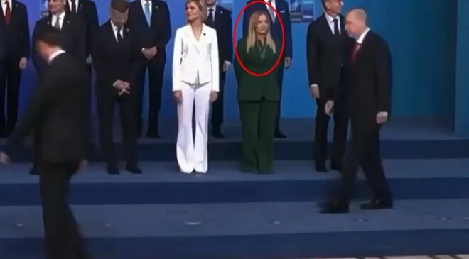 Aile fotoğrafında dikkat çeken an! Meloni, Trump’ı görünce başını çevirdi