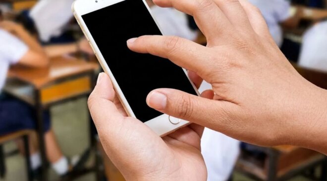 Fransa’da liselerde cep telefonları yasaklandı