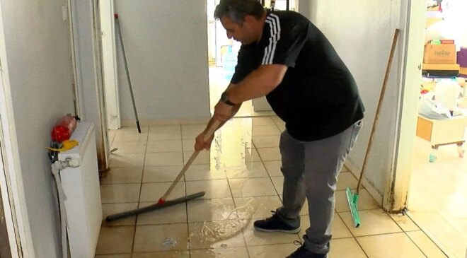 Büyükçekmece’de daireden akan su alt kattaki eve sızdı: 3 aydır çekpasla temizliyoruz