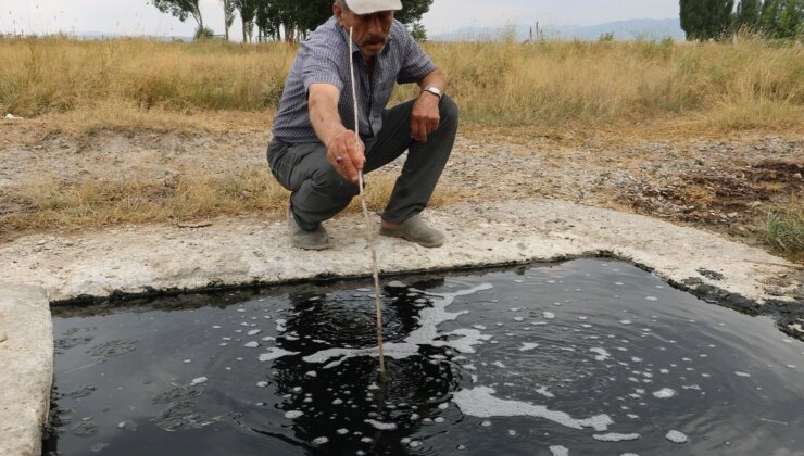 Erzurum’da 50 yıl önce kuyudan çıkan suyun köpükleri alev alıyor, elleri yumuşatıyor