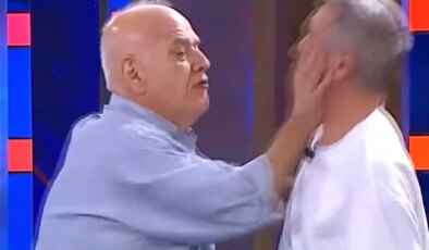 Ahmet Çakar, Abdülkerim Durmaz’ı tokatladı