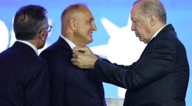 AK Parti’ye geçen  Aydın Milletvekili Ömer Karakaş kararının nedenini açıkladı