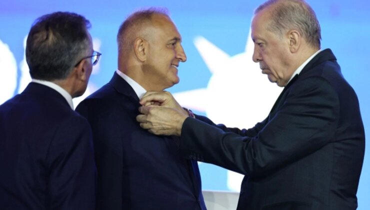 AK Parti’ye geçen  Aydın Milletvekili Ömer Karakaş kararının nedenini açıkladı