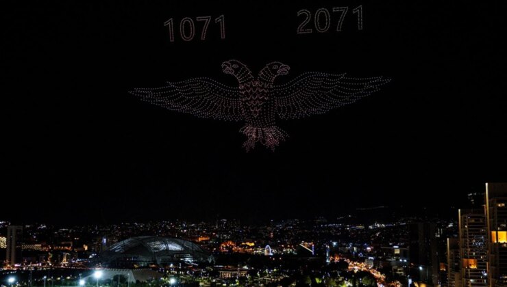 AK Parti’nin 25. yılına özel dron gösterisi