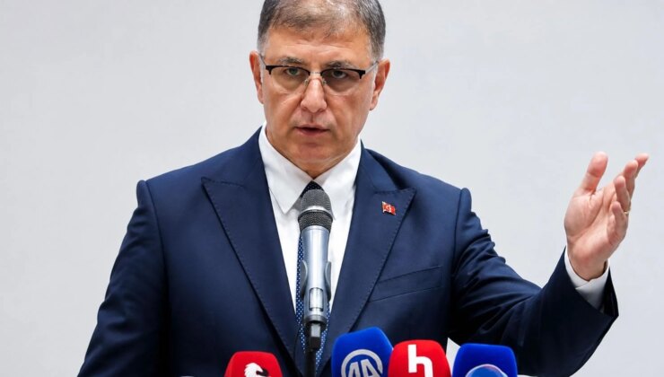 İzmir Büyükşehir Belediye Başkanı Cemil Tugay ayrıldığı CHP’nin WhatsApp grubuna yeniden eklendi