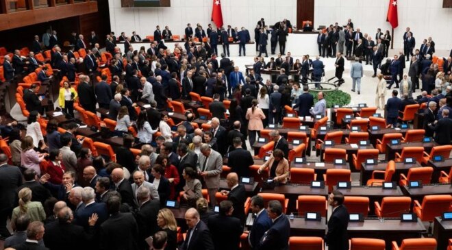 AK Parti’ye geçeceği söylenen Ümit Dikbayır’dan sürpriz karar
