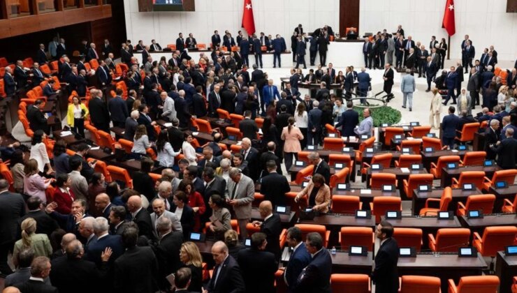 AK Parti’ye geçeceği söylenen Ümit Dikbayır’dan sürpriz karar