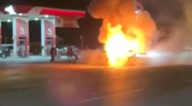 Yüksekova’da akaryakıt istasyonundan çıkan otomobil alev aldı: 3 yaralı