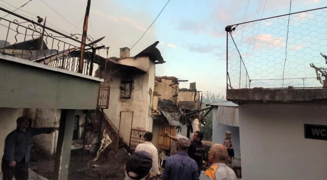 Erzincan’da köyde çıkan yangında 8 ev kullanılamaz hale geldi