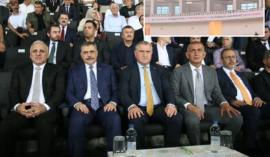 Bakan Çiftçi ve Bakan Bak da tribündeydi! Amedspor-Erzurumspor maçında Türkçe ve Kürtçe pankart