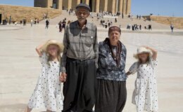 34 yıl sonra evlat sahibi olan çiftten Anıtkabir ziyareti
