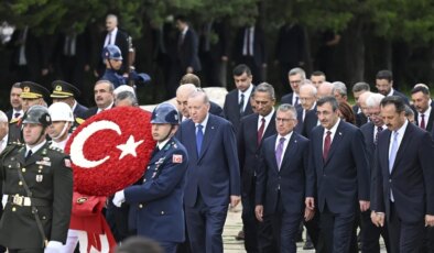 Anıtkabir’de dikkat çeken görüntü! Bahçeli ve Kılıçdaroğlu yan yana yürüdü
