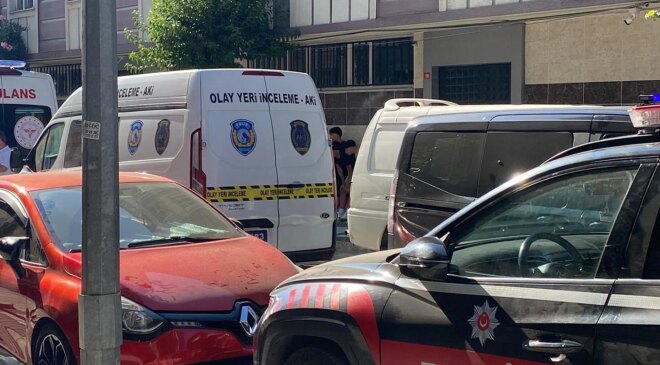 Gaziosmanpaşa’da bir kişi evinde boğazı kesilmiş halde ölü bulundu