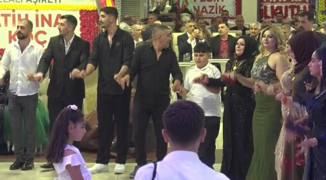 Aşiretin sünnet düğününde milyonlar havada uçuştu: İşte takılan para