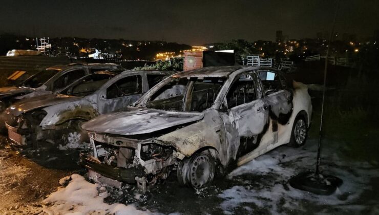 Avcılar’da oto galeride yangın: 3 otomobil kül oldu