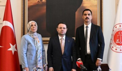 Bakan Gürlek, Muhsin Yazıcıoğlu’nun ailesiyle görüştü: İşte ilk kareler