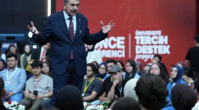 Bakan Tekin’den “serbest kıyafet” soruna yanıt: Bu yüzden kaldırılmış