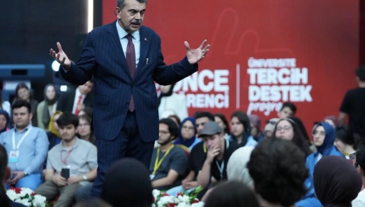 Bakan Tekin’den “serbest kıyafet” soruna yanıt: Bu yüzden kaldırılmış