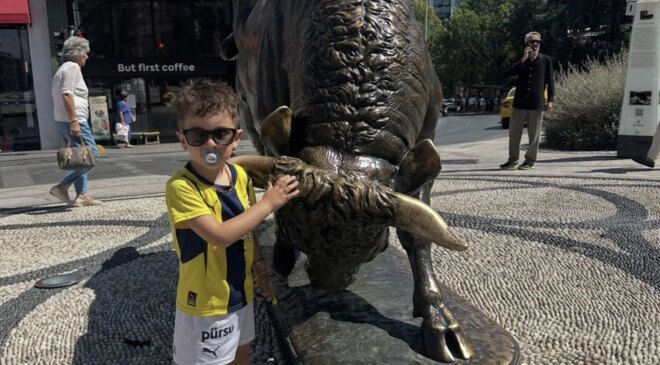 Forması çıkartılan minik Fenerbahçe taraftarı Kadıköy’de! Verdiği poza beğeni yağıyor