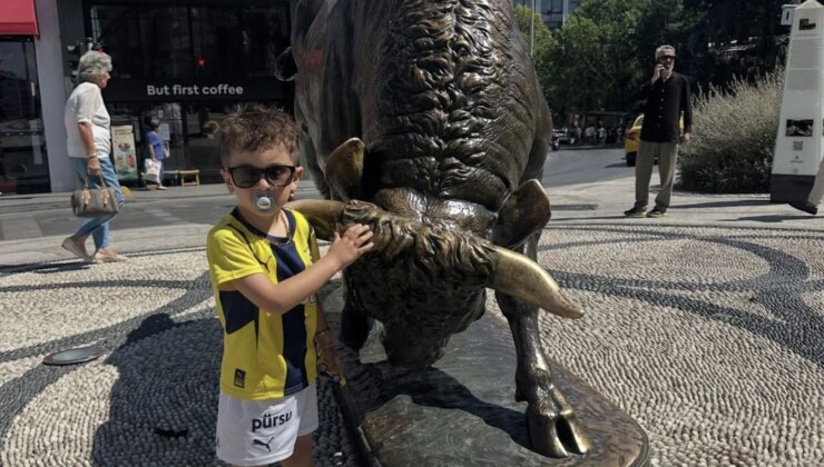Forması çıkartılan minik Fenerbahçe taraftarı Kadıköy’de! Verdiği poza beğeni yağıyor
