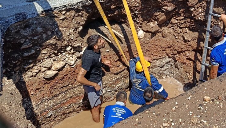 Göçük, işçiyi bir anda yuttu! Belinden aşağısı yerin altına gömüldü