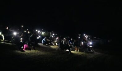Binlerce kişi Perseid meteor yağmurunu izlemek için akın etti! Trafik kilitlendi, kilometrelerce yürüdüler