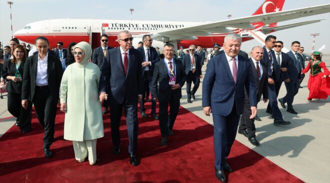 Cumhurbaşkanı Erdoğan’a Bişkek’te Dombra sürprizi