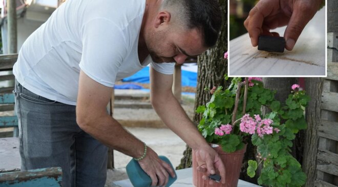 İzmit’te yağmur yerine demir tozu yağıyor, mahalleli ellerinde mıknatısla geziyor