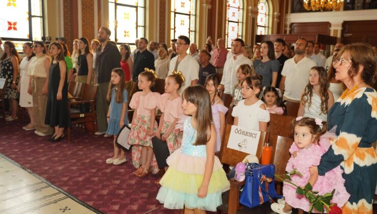 Piyano konseri İstiklal Marşı ile başladı, salondaki herkes ayağa kalktı