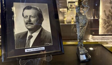 Bir kupa, iki şampiyon: 53 yıl önce ikiye bölünen kupanın yarısı Göztepe, yarısı Galatasaray’da