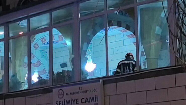 Camide asılı halde bulundu