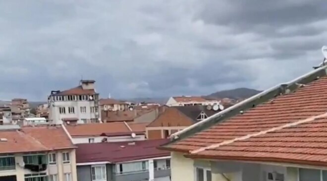 Çorum’da camiden yükselen şarkı şaşkına çevirdi