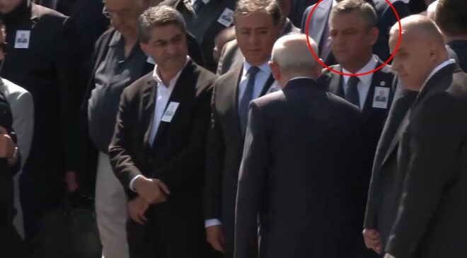 Özgür Özel’in yüz ifadesi bomba: Kılıçdaroğlu ile böyle tokalaştı