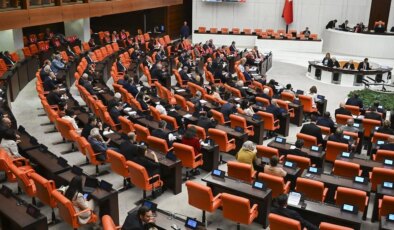 Çerçeve Yasa Meclis’ten geçti, siyasilerden peş peşe mesajlar geldi