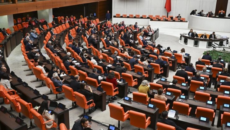 Çerçeve Yasa Meclis’ten geçti, siyasilerden peş peşe mesajlar geldi