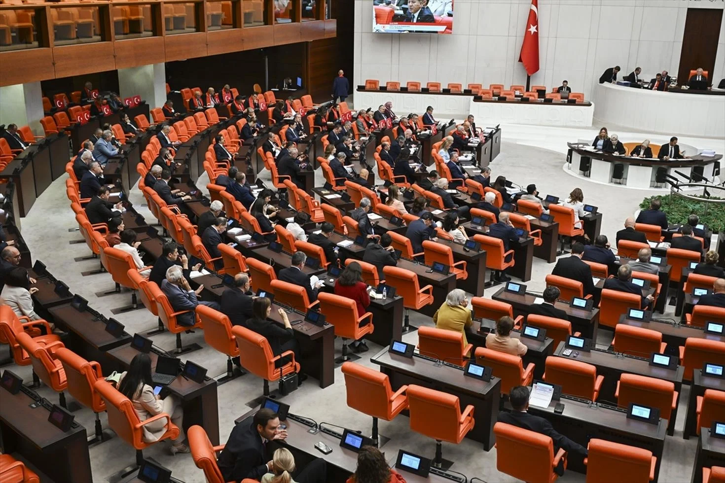 cerceve yasa meclisten gecti siyasilerden pes pese mesajlar geldi 20134115 67