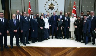 Cumhurbaşkanı Erdoğan, şehit aileleri ve gazileri kabul etti: Türkiye’yi bu sıkıntıdan ebediyen kurtaracağız