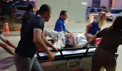 Doktor, acil servis duvarından atlayarak yaralı motosiklet sürücüsüne müdahale etti