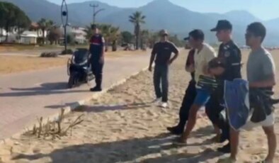 Plajlarda çanta çalarken suçüstü yakalandı! Mesleği şaşkına çevirdi