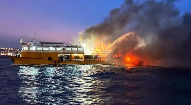 Endonezya’da feribot yangını: 5 ölü, 41 kayıp