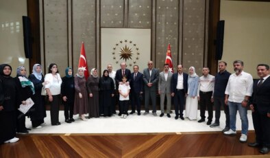 Cumhurbaşkanı Erdoğan, Kahramanmaraş’taki okul saldırısında hayatını kaybeden öğrencilerin aileleriyle görüştü